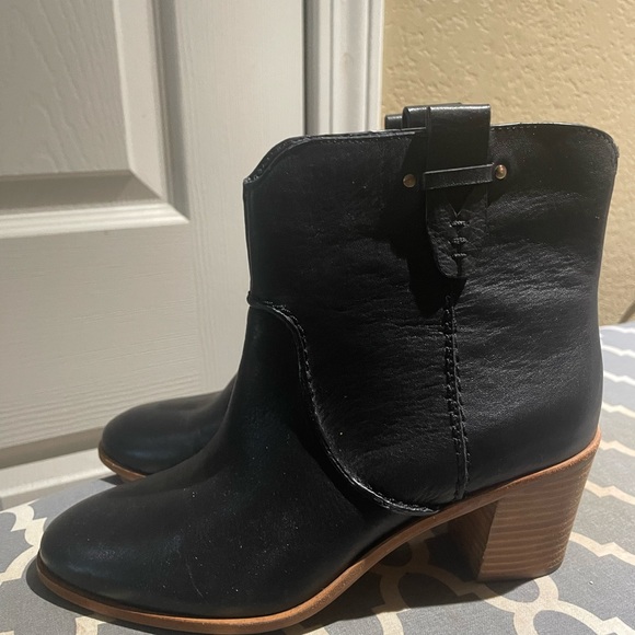 Bass Sophia Black Booties - Picture 2 of 4